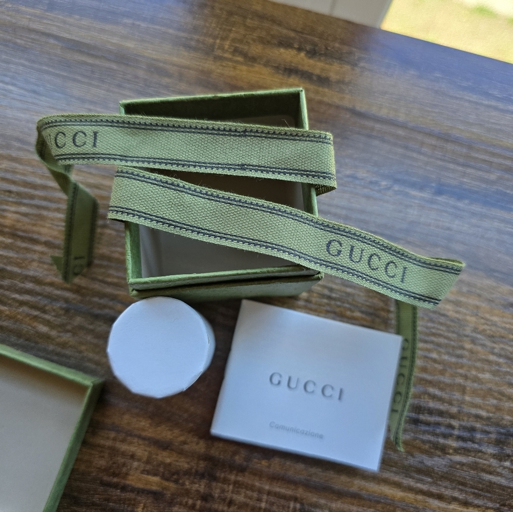 Gucci Green Embossed Box with Ribbon and Book - Picture 2 of 5